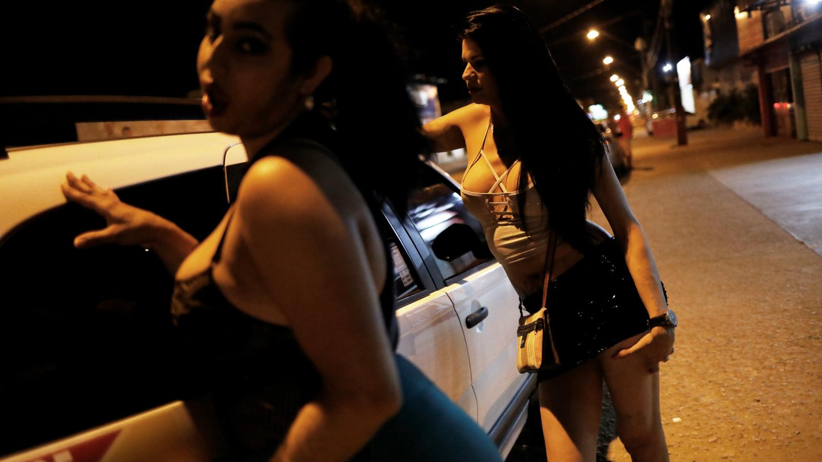 Prostitutky bojují o přežití. Klientů kvůli obavám z covidu výrazně ubylo